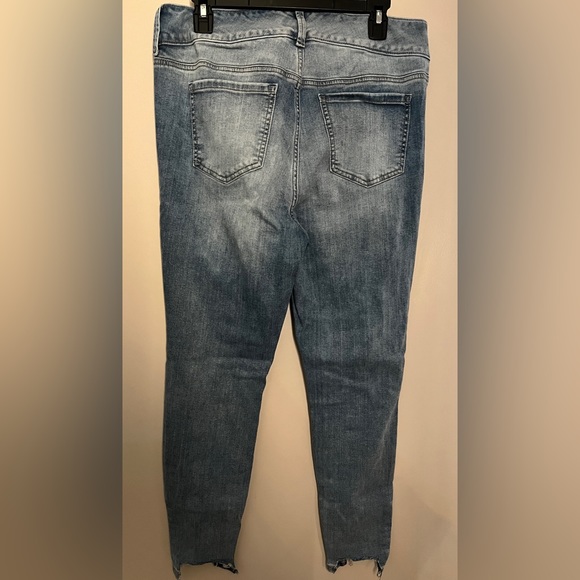 Torrid Bombshell Skinny Premium Stretch High-Rise Destructed Jean - Picture 5 of 6